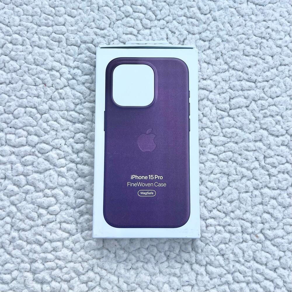 Apple iPhone 15 Pro Max Silicone Case with MagSafe Burgundy